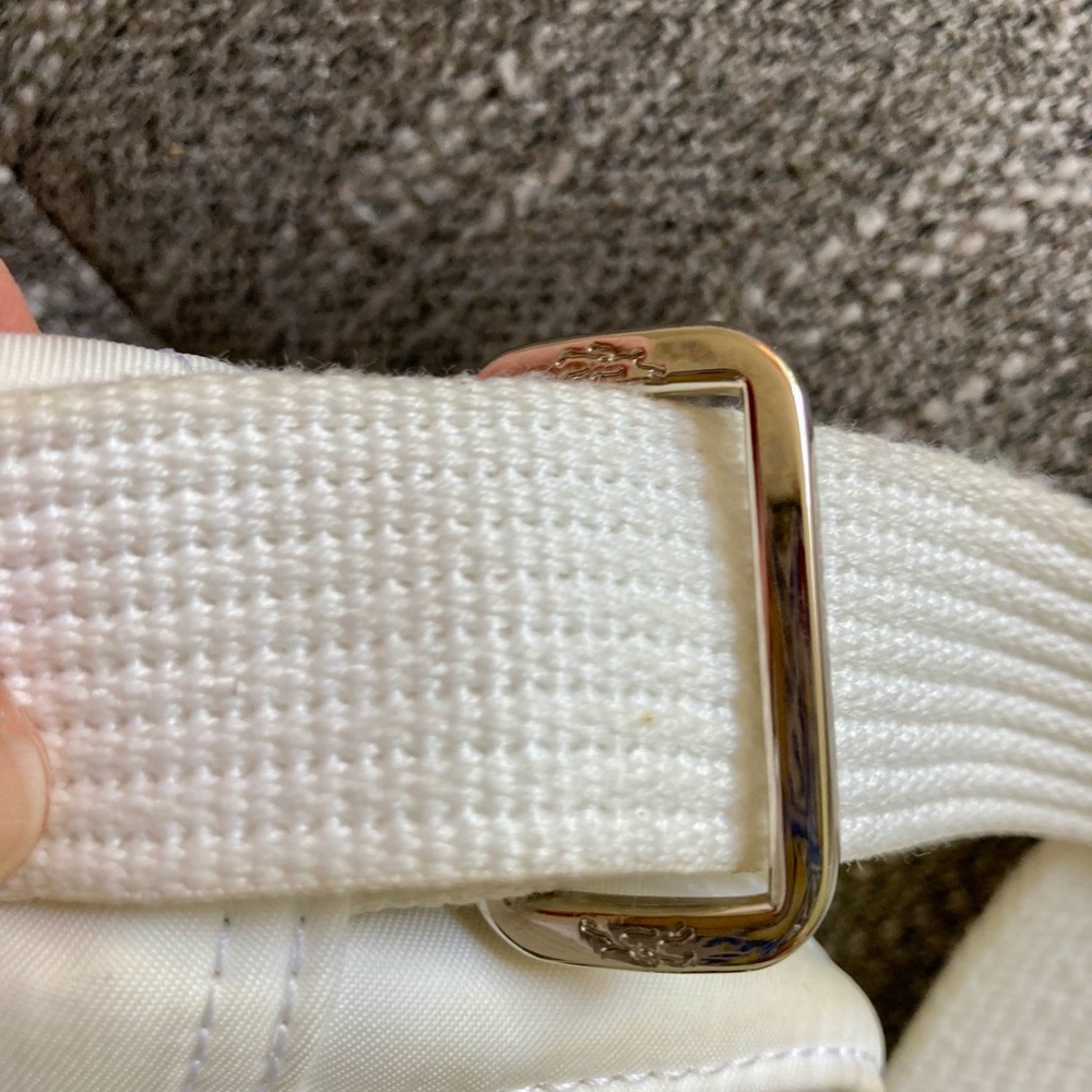 Vintage Longchamp White Shoulder Bag with Adjustable Strap and Minimalist Design - Picture 11 of 14